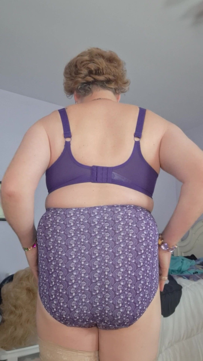 Victoria Lecherri: Bà già vicki mềm mại và đầy đặn