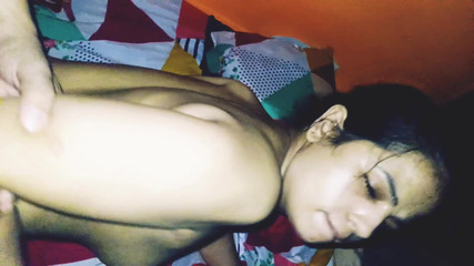 Hot Sis: Latika domaltarak ve üvey erkek kardeşi büyük yarağı amına boşaltıyor