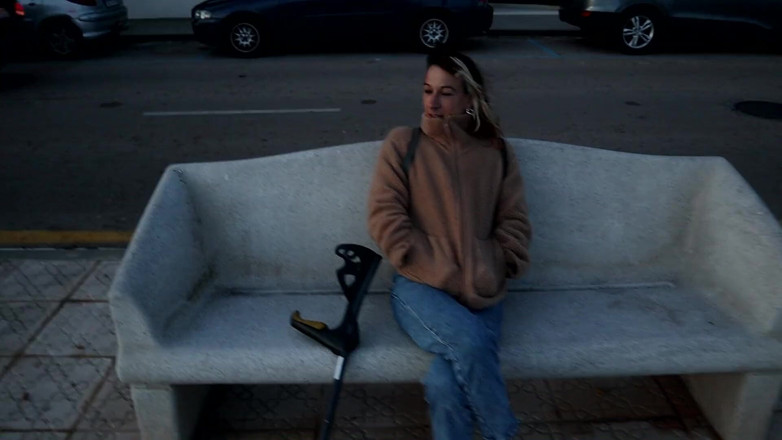 Magia Rosa: This Girl Invites Me to Her Van to Have Sex