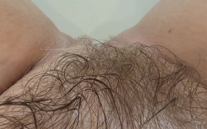 Annabelle Rogers: Tour della figa pelosa e bagnata