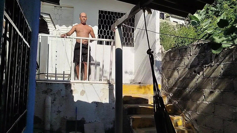 Adribella69: ぽっちゃりしたラティーナは、昔の隣人と激しいセックスをし、精液を詰めてくれと懇願する!!家で二人きりの時に!!