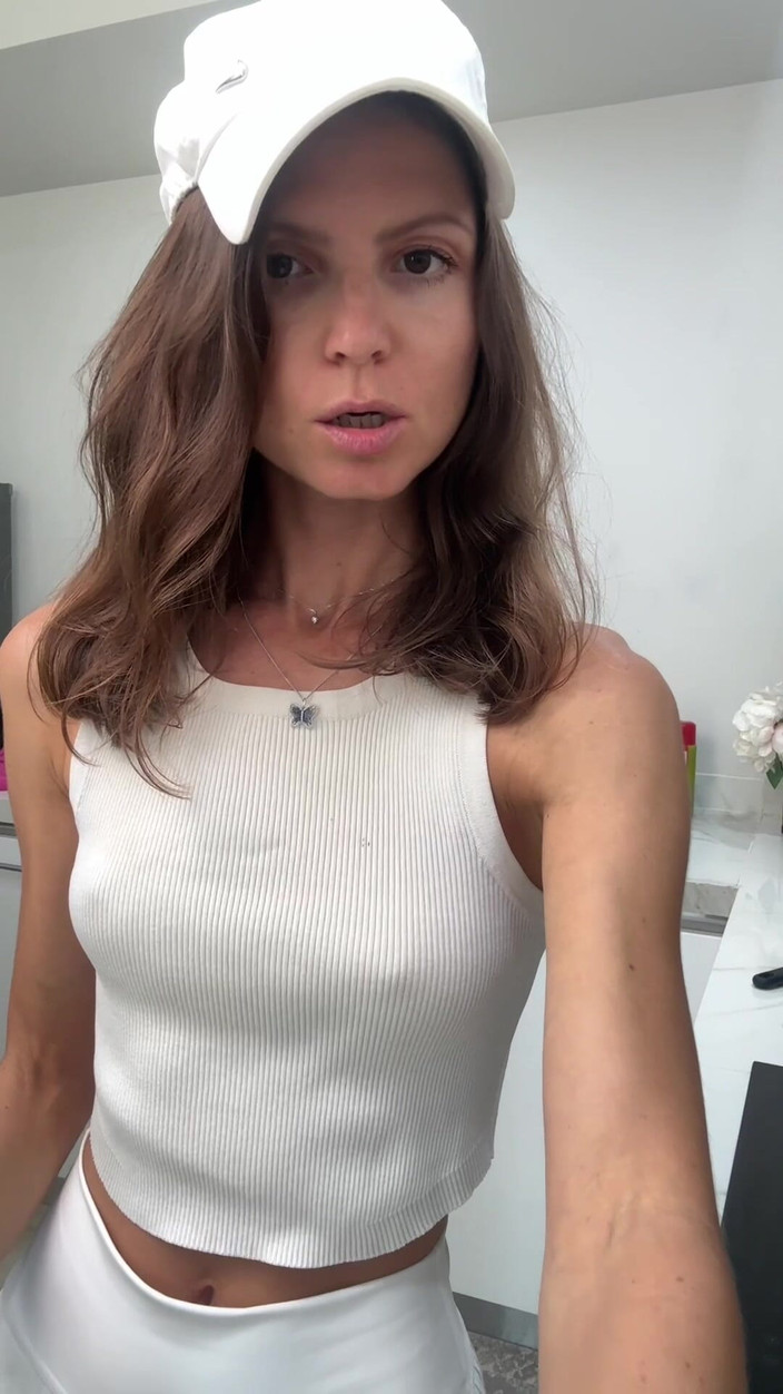 Gina Gerson: Bts Solo Art Sporty Bogel Di Dapur