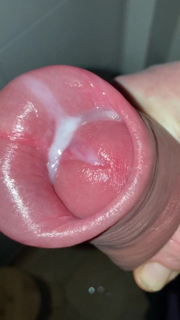 Foreskinguy: 长，抽出隆起的包皮鸡巴与射液