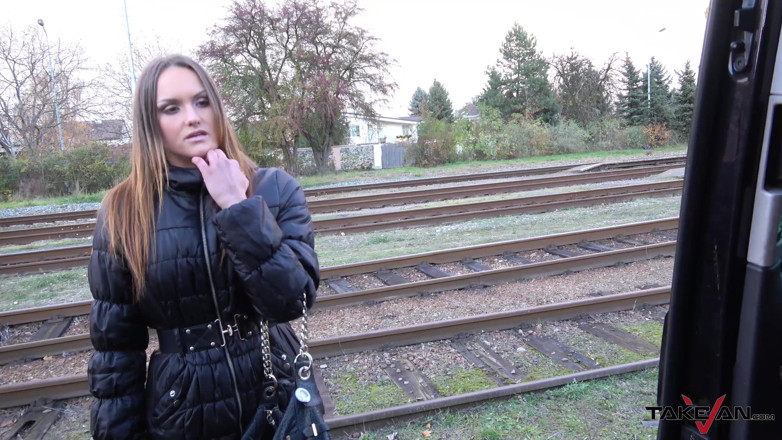 Take Van: Rozwiedzieni są najlepszym celem dla Wierd Stranger, który pieprzy dziewczyny...