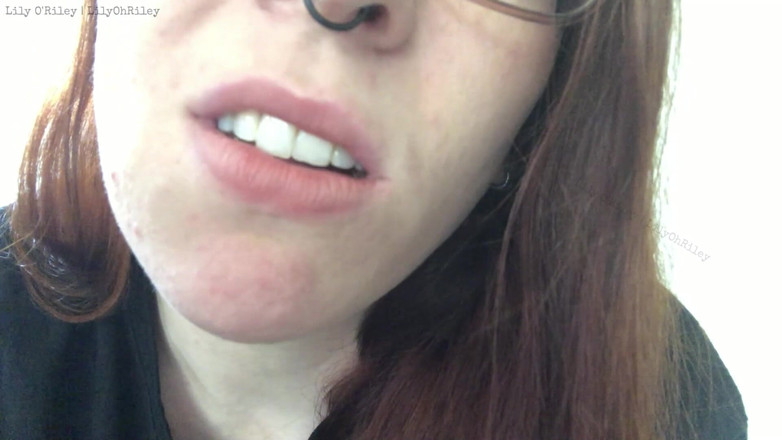 Lily O'Riley: Il consumo dell'orso gommoso con suoni in bocca