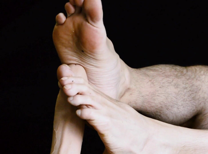 Cam Crest: Hot Foot Job with Dirty Talk