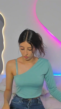 Când sunt singură în camera mea, vreau să mă masturbez nonstop
