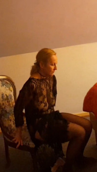 Selena's evening sex posing in tights and heels