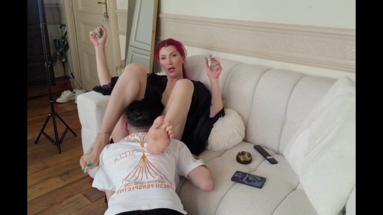 Mistressrola: Il mio figliastro fa di tutto per scoparmi