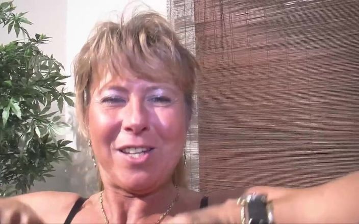 Deutschland Porno X: शिल्पकार को तीन उंगलियों से कर्ज चुदाई करनी चाहिए