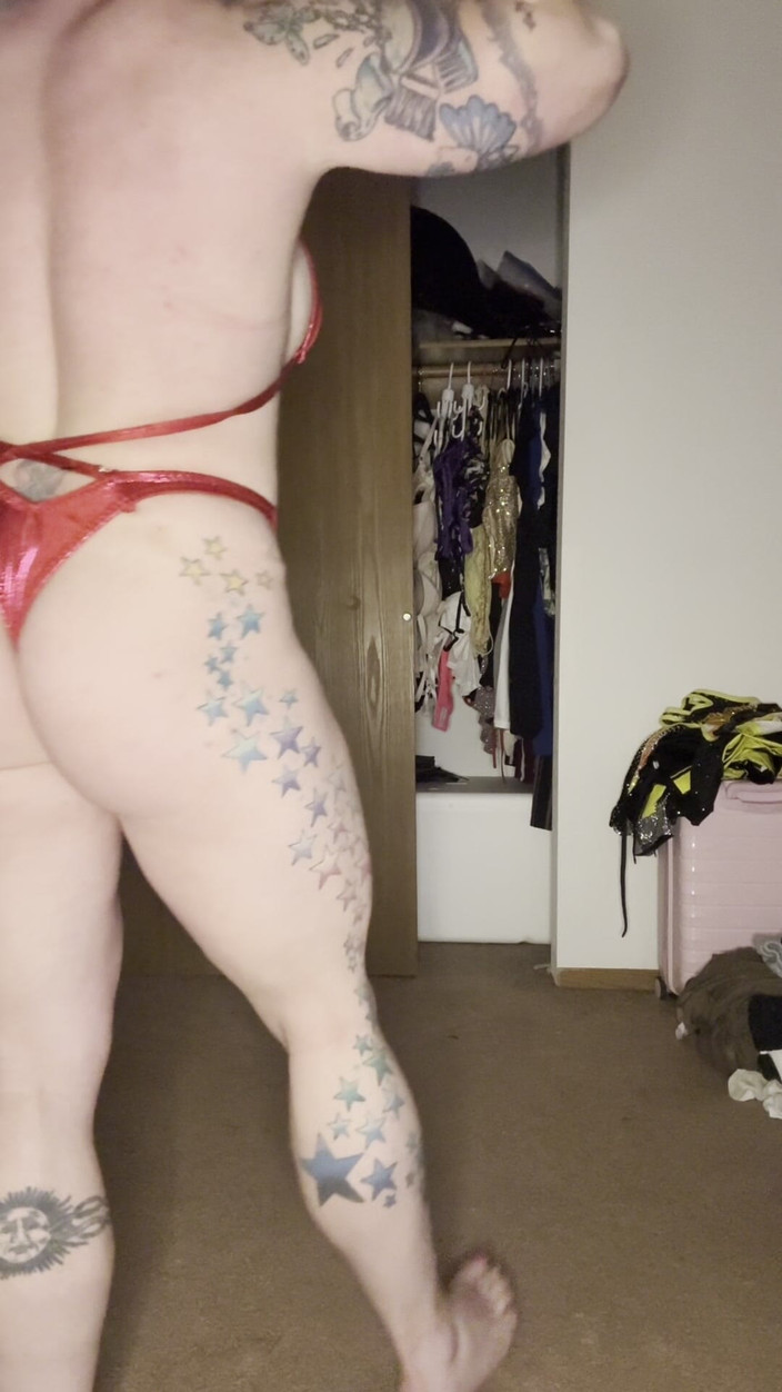 Ecko Belle: Flex matinal et coaching masturbatoire sur mesure