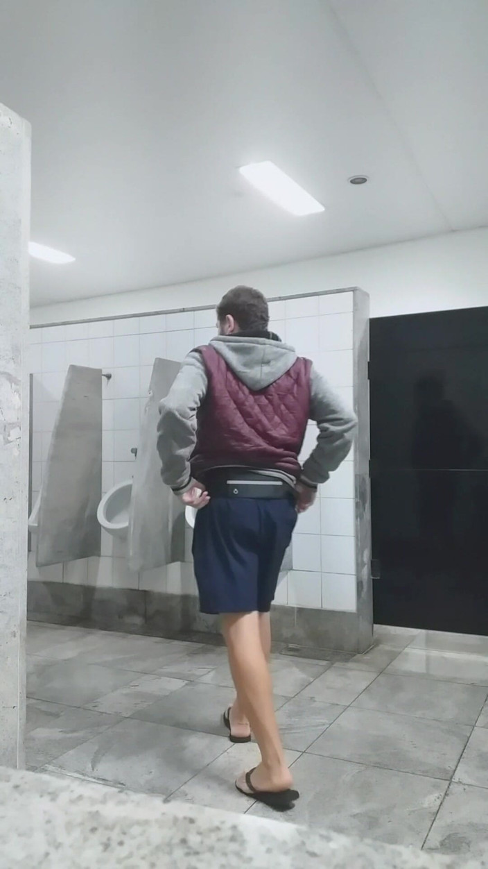 Marcosninfo: Otobüs Terminalinin Tuvaletinde Gösteriş Yaptım Ve Neredeyse Geçen Insanlar Tarafından...