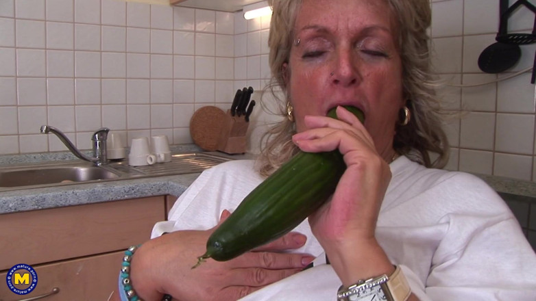 Mature NL: Blonde MILF and Food Play