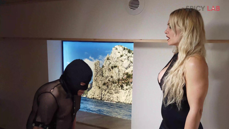 Spicy Lab Production: Anal slyna, ballbusting trampning underkastelse och cuckold med het MILF...