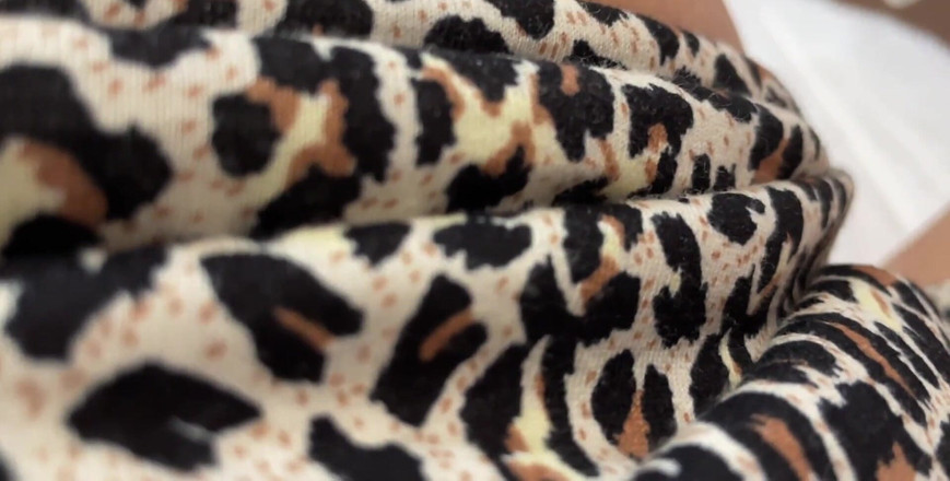 Lux Eva: Nenasytná macecha prstění kundičky v leopardích kalhotkách