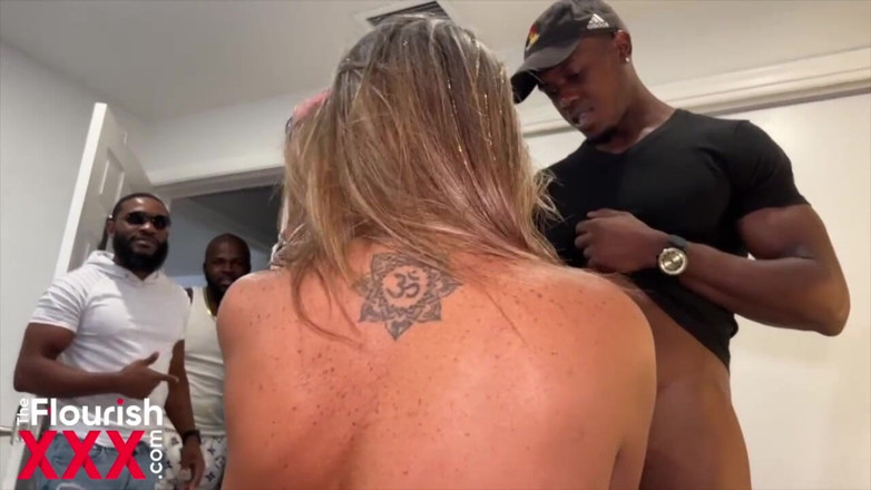 The Flourish XXX: Karla gola capra milf ama l'anale da BBCs