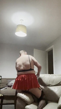 Julian strašně moc chce gaye