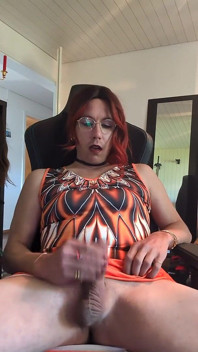 Sissy si honí a jí její sperma