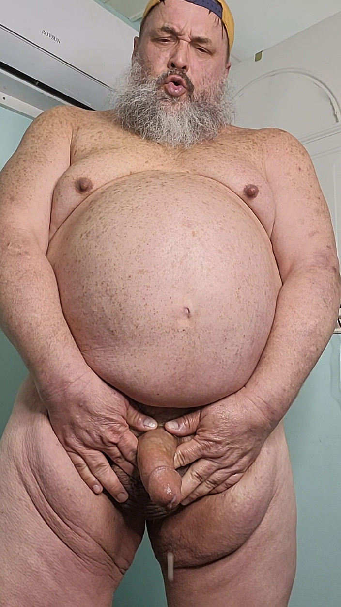 GeneWadexxx: Un uomo grosso masturba il suo grosso cazzo