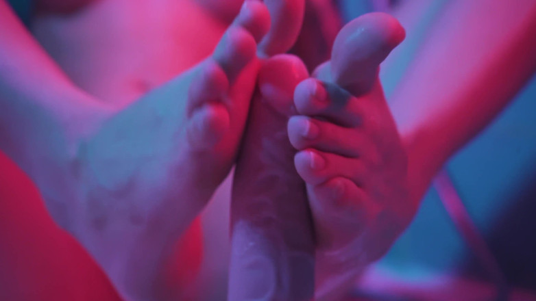 Pink Lights Entertainment: YourBabyPearl - ฟุตเฟติช ฉ่ำน้ำแตกในห้องน้ำ