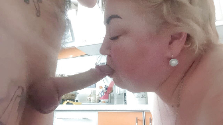 Zona901: Milf gordinha chupa meu pau e recebe uma boca cheia...