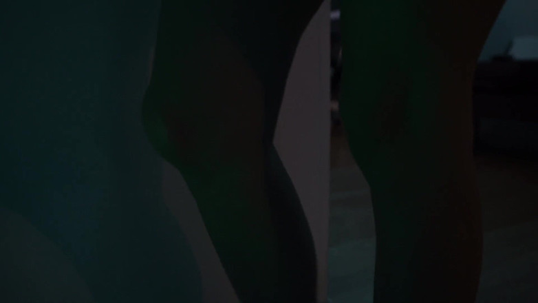 Cipriani: 옷을 벗는 동안 섹시한 집 투어를 하는 Yaira