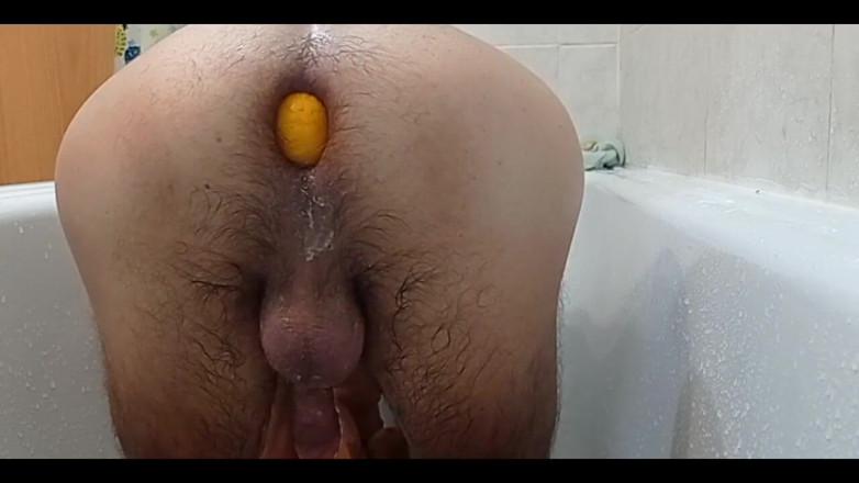 MaxonFF: Mulat, Tangerines ke saath dildo ke saath khud ko gand...