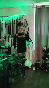 Para lesbijek zdominowana przez Domina Dark