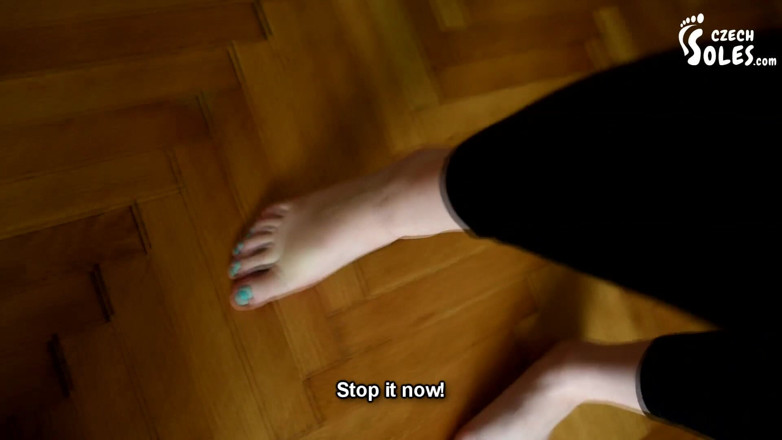 Czech Soles - foot fetish content: Büyük üvey kız kardeşinin ayaklarının fare kapanı ve bakış açısı işkencesi