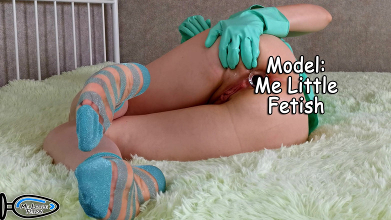 Me_little_fetish: Čtyři centimetry široký anální kolík se vejdou do anální díry sexy...