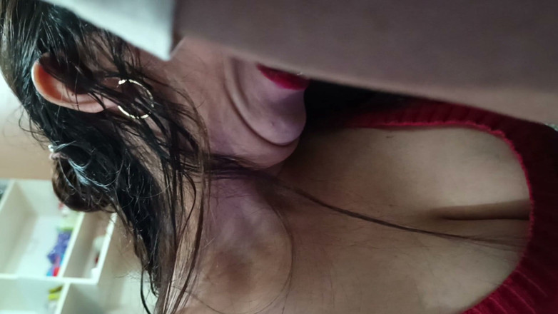 The director: Sexy prsatá zralá manželka dělá nedbalé kouření a výstřik do...