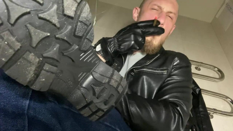 Hunky time: Kožený Šéf Kouří