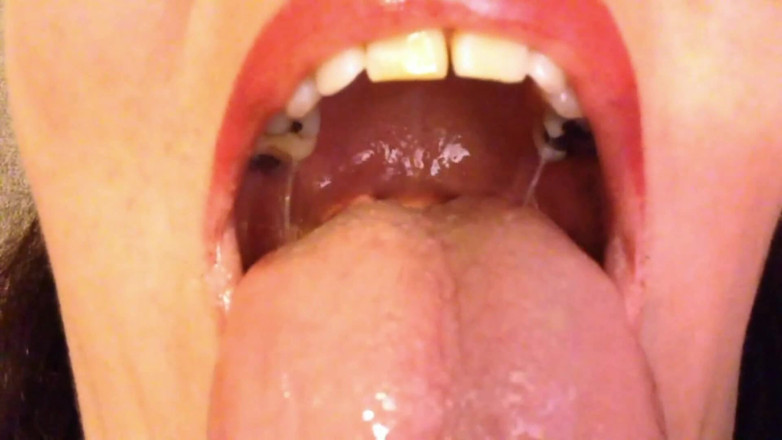 Lily Lipstixxx: Mouth inspection - Be careful, I bite!