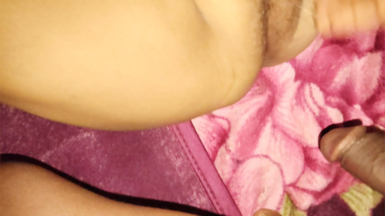 Ayesha_MirzaXPro: ลูกพี่ลูกน้องสาวของฉันเขานอนในห้องเธอในตอนเช้าฉันเข้าไปในห้องเธอและใช้หีเปียกฉันทําควยเสียงดัง