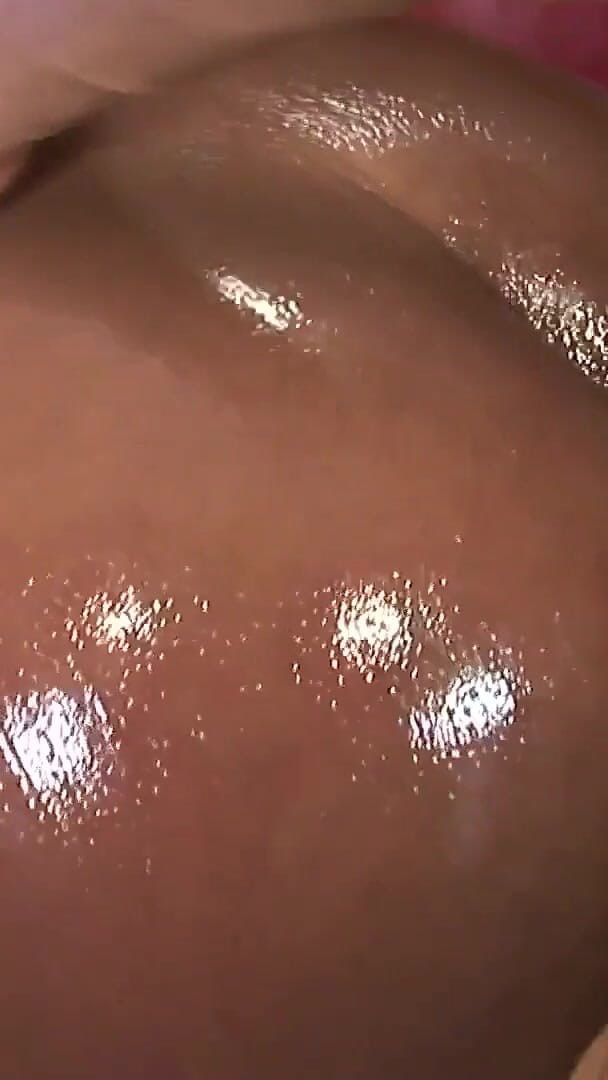 Ebony beauty: Tıraşlı esmer amcıklı baştan çıkarıcı zenci orta yaşlı seksi kadın mahogany...