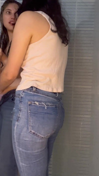 Lesbian Mojadas Con Jeans Sexo Salvaje Bajo La Ducha