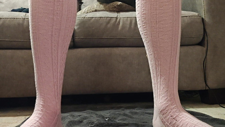 Da Boss: Enormes brinquedos cobertos, plugue escancarado na minha bunda. Meias longas...