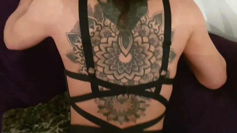 MR Longbizz: Indisk MILF Baddie blötlägger BBC Monstercock när hon grädde