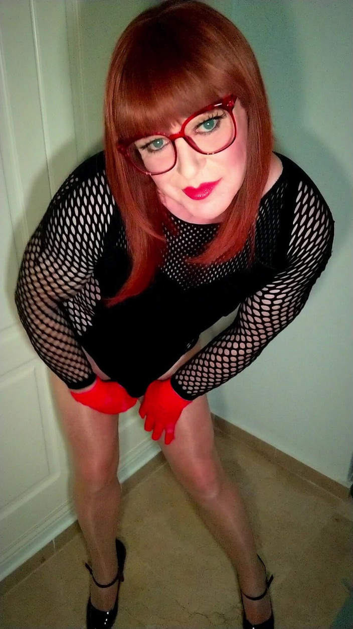 Emma Browne: Crossdresser Latex