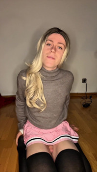 Doce menina trans de 18 anos, mastrubação anal