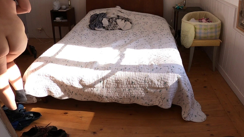 VanessaBoo: 在邻居面前的窗户前