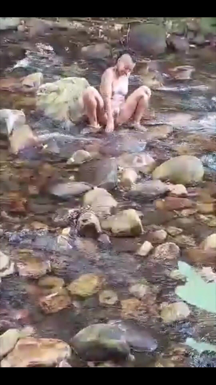 FayahGirl: Mon ami m’a aussi filmé un petit clip en train...