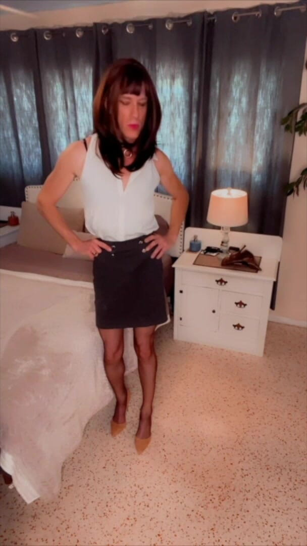 TVI Studios Val Parker: Sucked Under the Bed Helpless and Exposed