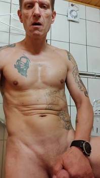 Sborra vieni fuori nuda