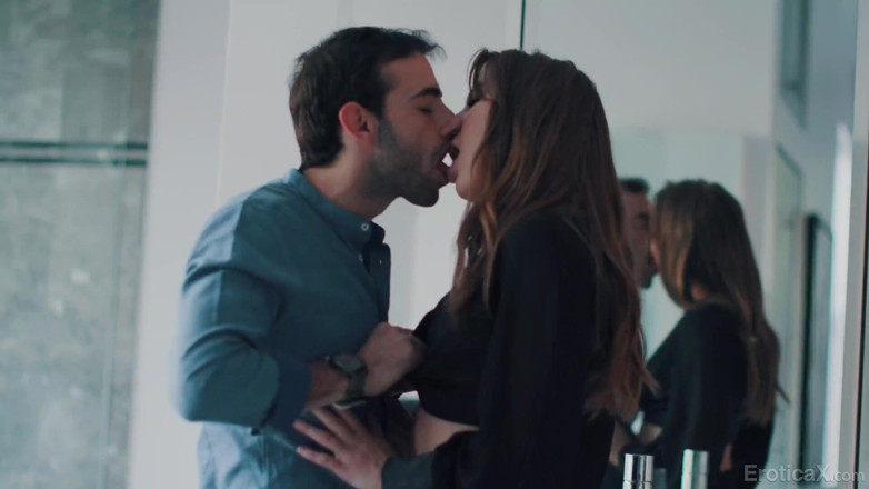 Erotica X: Eroticax - Paige Owens toont haar liefde met haar druipend natte...