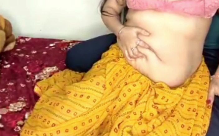 Swati sharma: Indian Girl Roohi Show Her Big Boobs