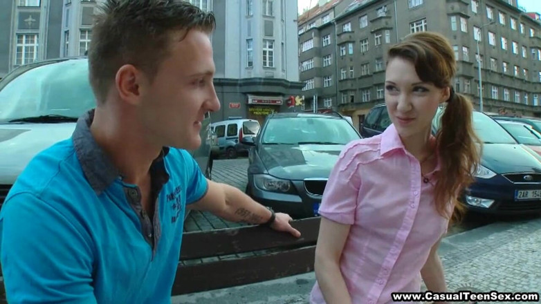 Casual Teen Sex: Teeny chtěla vyzvednout