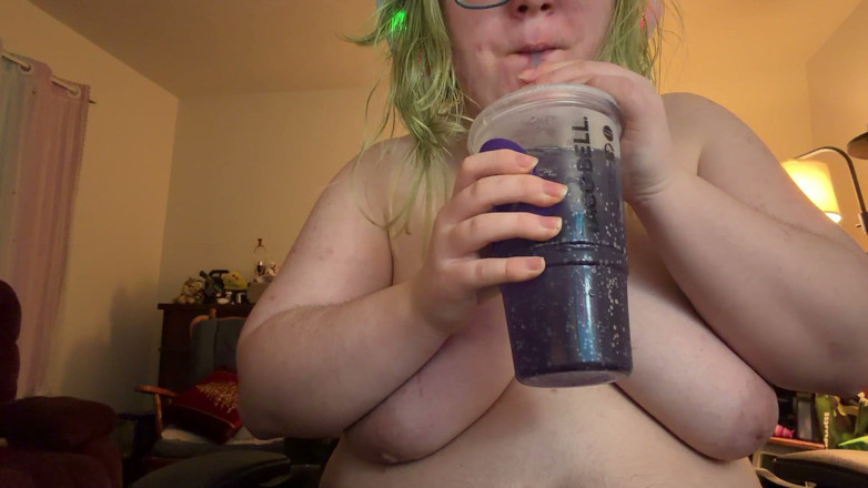 Spunk Kip: Eating Fast Food Topless