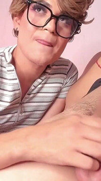 Sissy Ken Le Encanta Tener La Boca Llena Con Una Buena Verga, Y Se La Traga Hasta Las Bolas