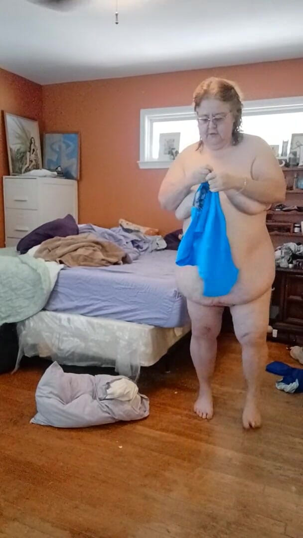 BBW nurse Vicki adventures with friends: Ubieranie dla fanów majtek Hej